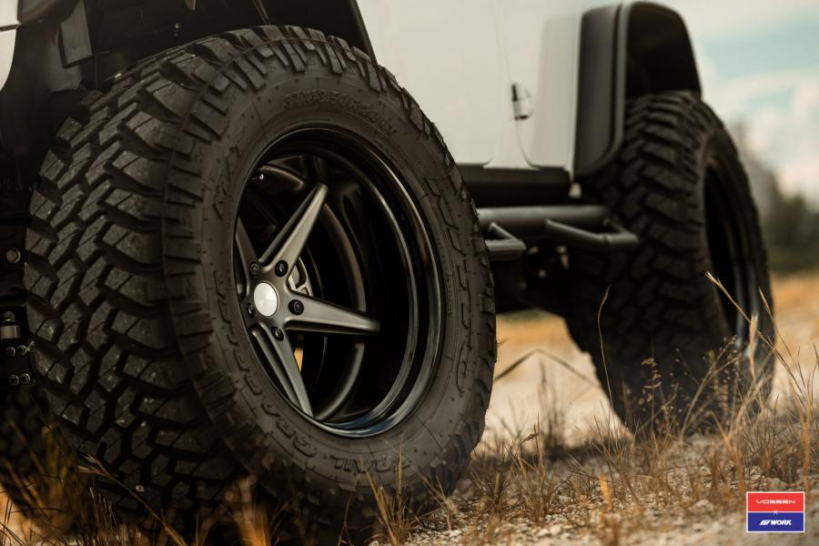Детали экстерьера Jeep Wrangler Unlimited on Vossen Wheels (VWS-3) 2016 года  (фото 3 из 13)